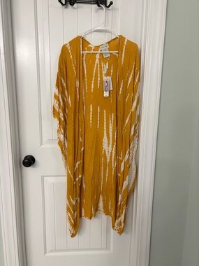 Charlie Paige Mustard Yellow and White Kimono
